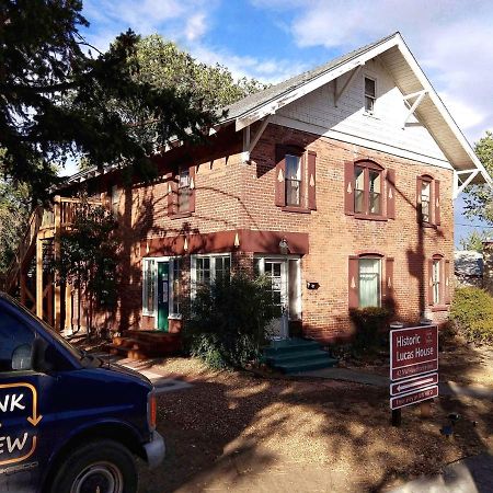 Bunk & Brew Historic Lucas House - Hostel Bend Bagian luar foto