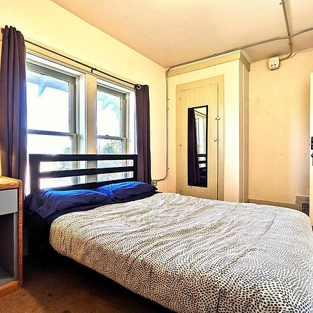 Bunk & Brew Historic Lucas House - Hostel Bend Bagian luar foto