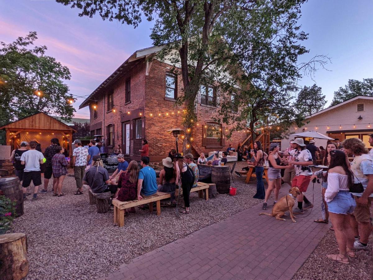 Bunk & Brew Historic Lucas House - Hostel Bend Bagian luar foto