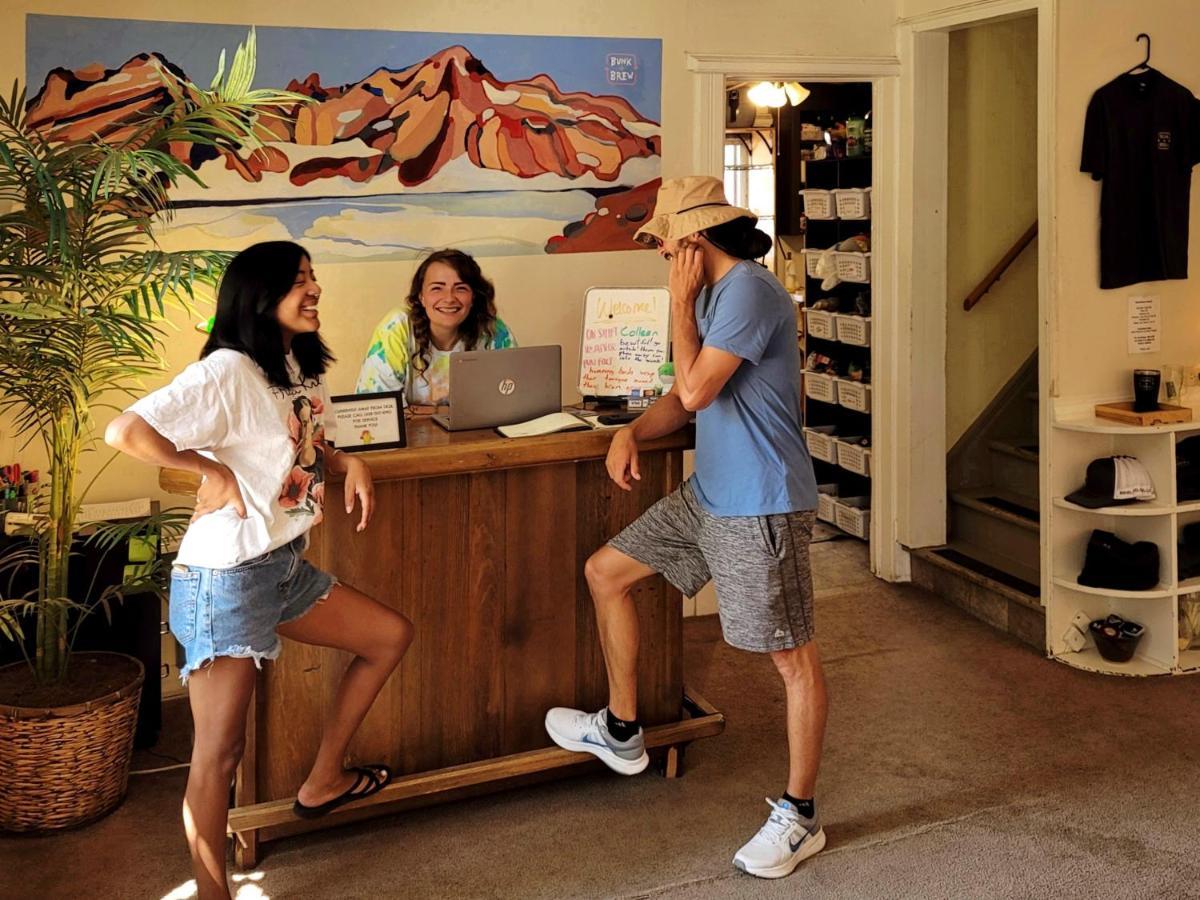 Bunk & Brew Historic Lucas House - Hostel Bend Bagian luar foto