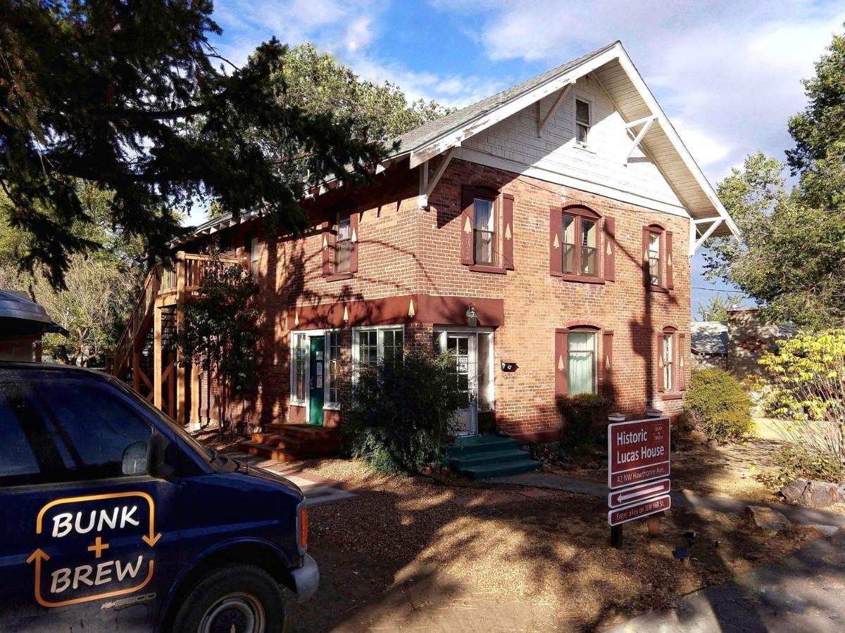 Bunk & Brew Historic Lucas House - Hostel Bend Bagian luar foto