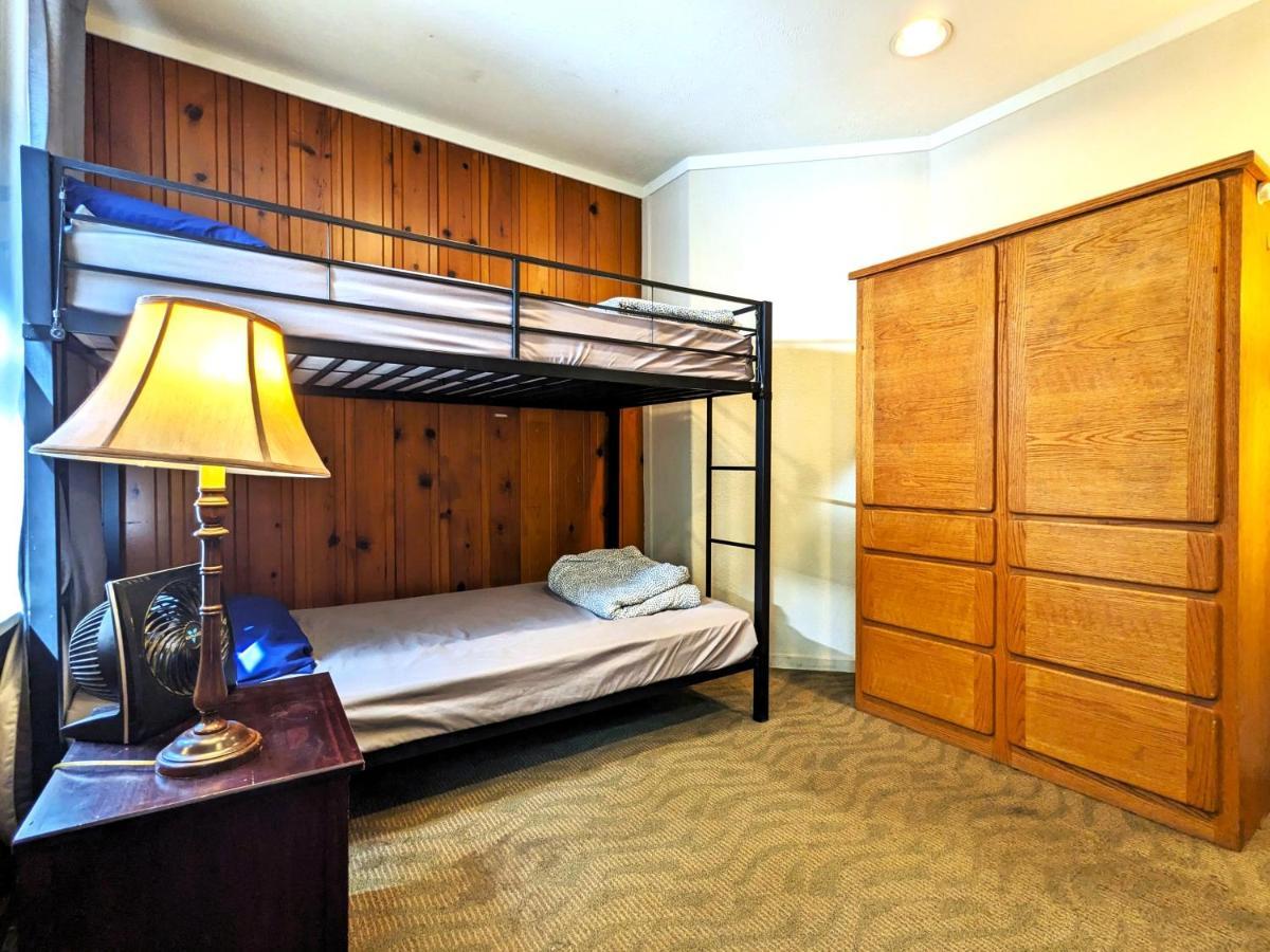 Bunk & Brew Historic Lucas House - Hostel Bend Bagian luar foto