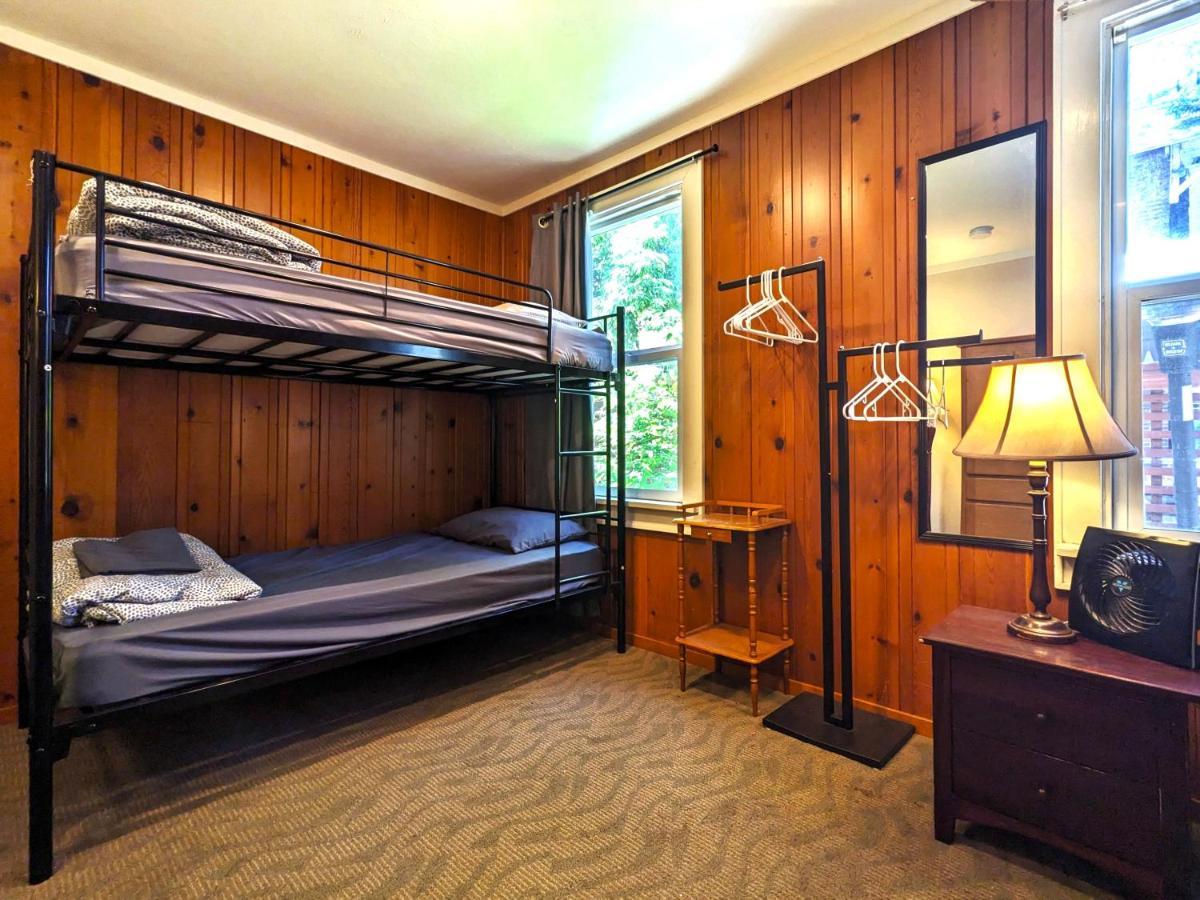 Bunk & Brew Historic Lucas House - Hostel Bend Bagian luar foto