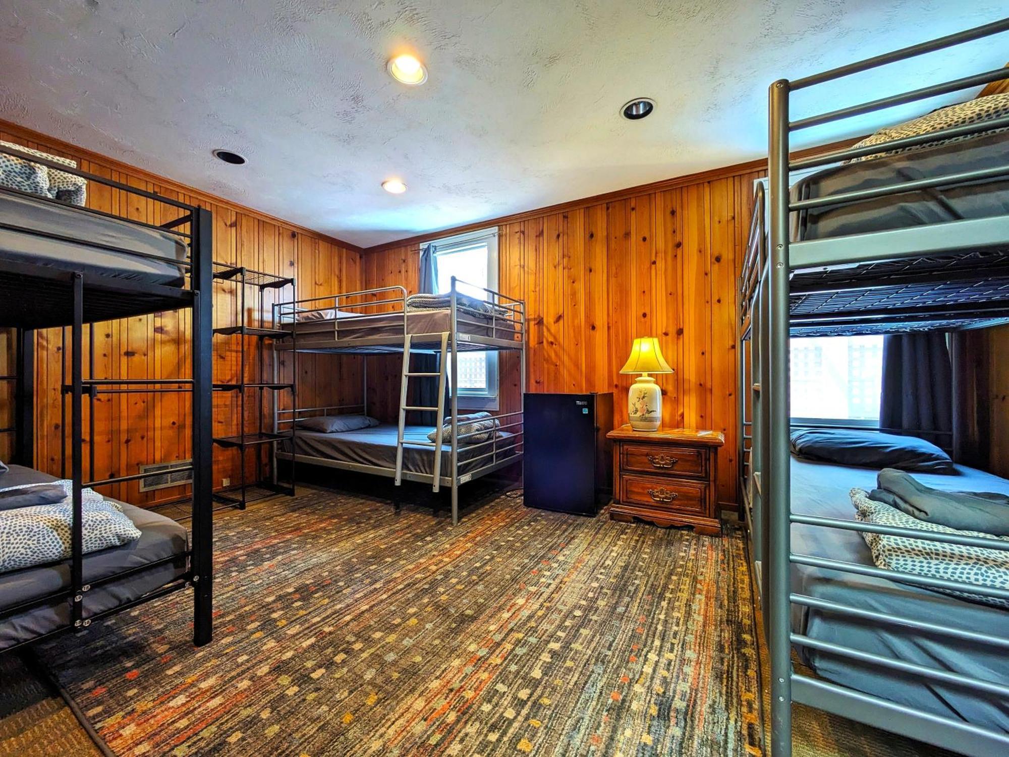 Bunk & Brew Historic Lucas House - Hostel Bend Bagian luar foto
