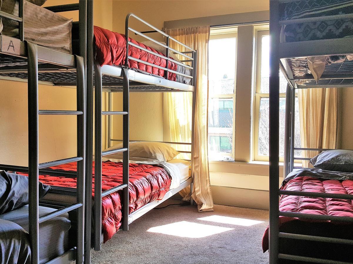 Bunk & Brew Historic Lucas House - Hostel Bend Bagian luar foto