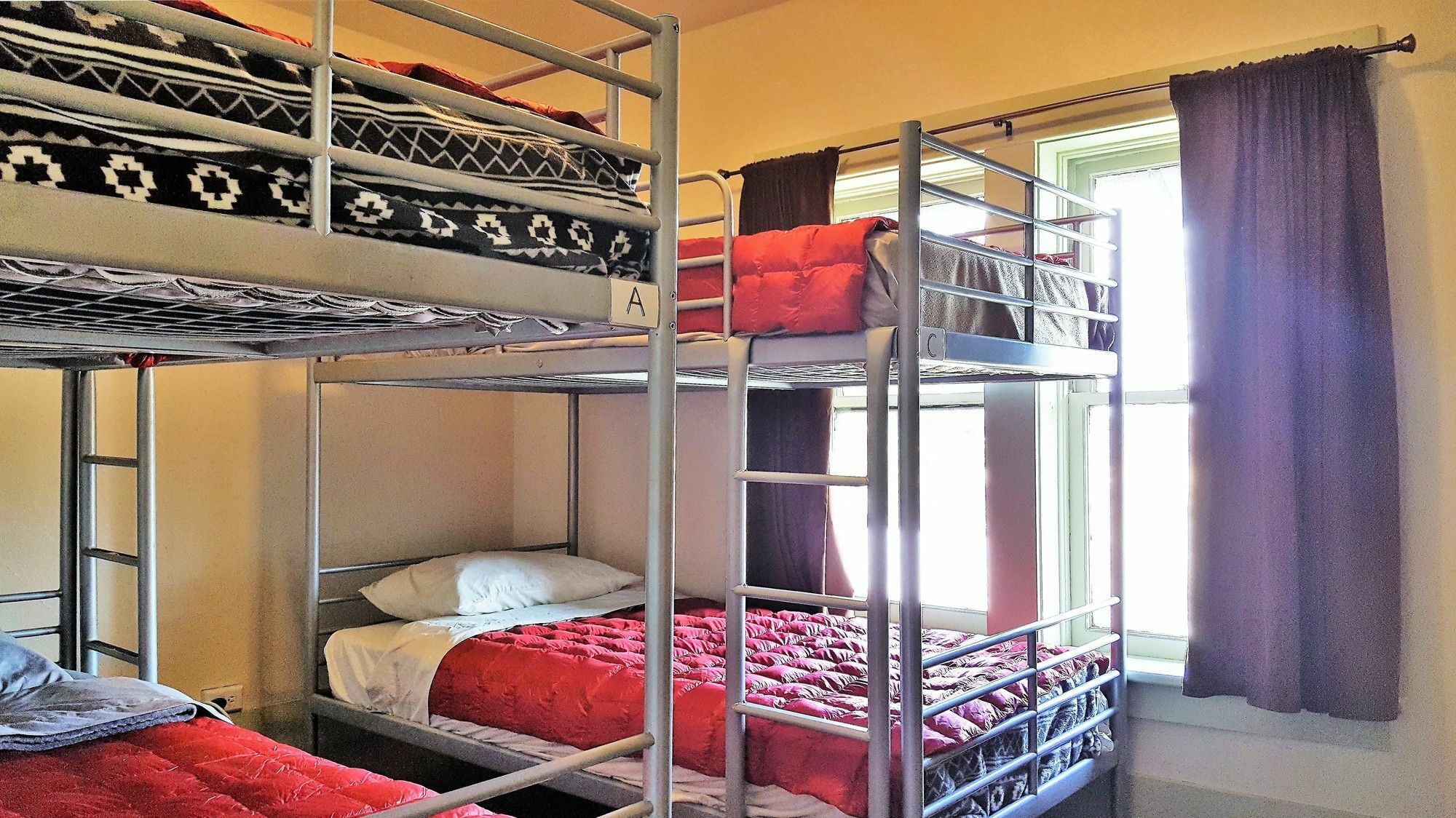 Bunk & Brew Historic Lucas House - Hostel Bend Bagian luar foto