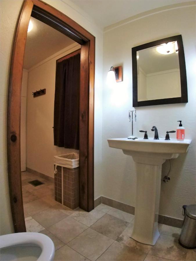Bunk & Brew Historic Lucas House - Hostel Bend Bagian luar foto